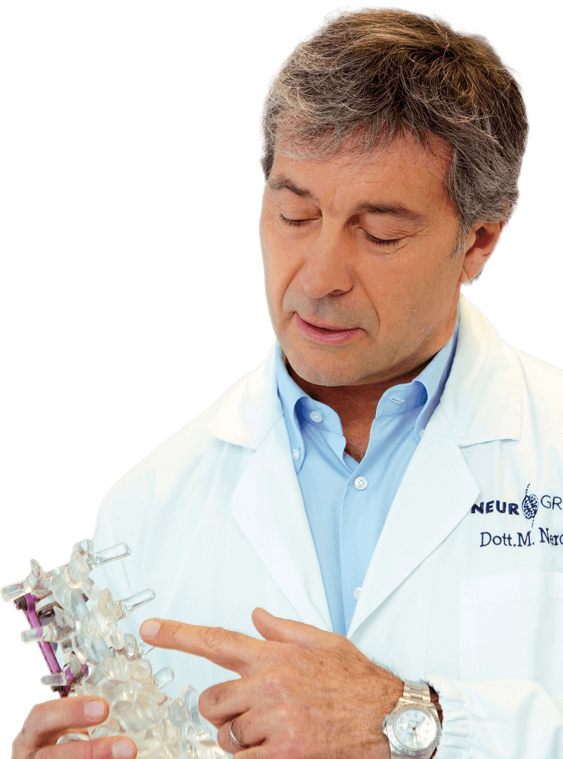 Dott. Massimiliano Neroni, neurochirurgo coordinatore di NeuroGroup poliambulatorio specializzato nelle patologie della colonna vertebrale che offre cure personalizzate e trattamenti avanzati per alleviare il dolore e ripristinare la funzionalità della colonna vertebrale.